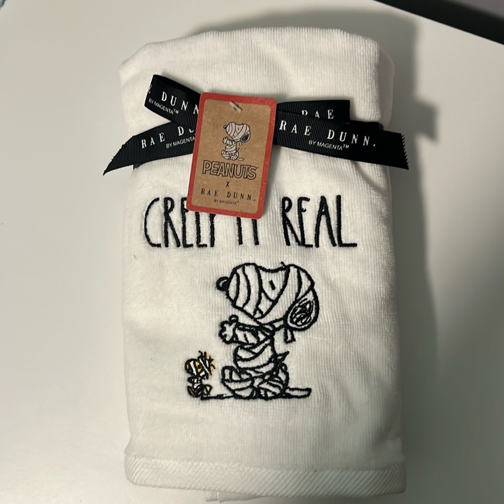 New Rae Dunn Hand towels/ peanuts snoopy mummy Hand towels